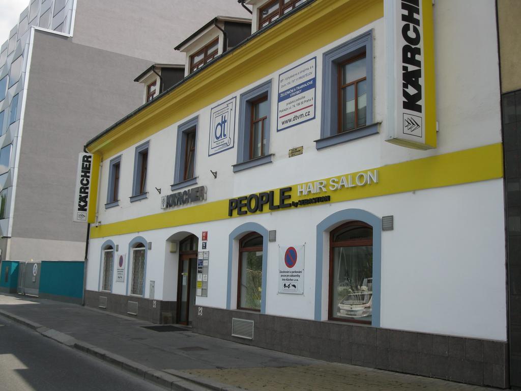 Apartments Karlin Praha Bagian luar foto