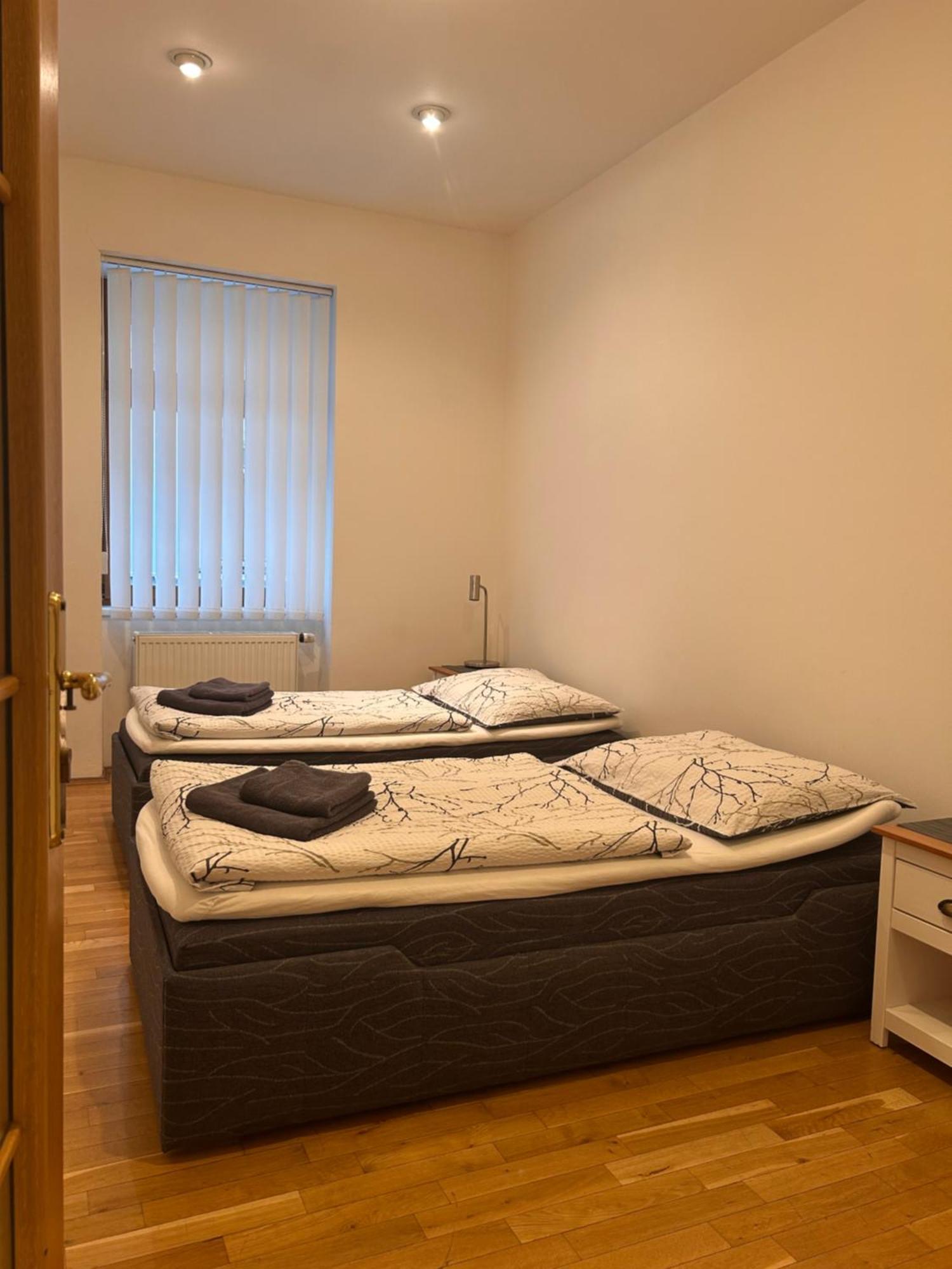 Apartments Karlin Praha Bagian luar foto
